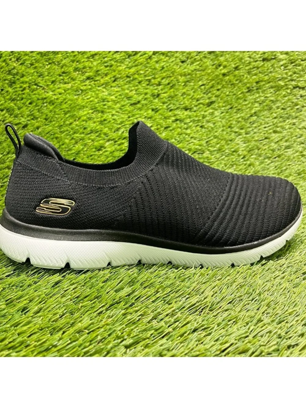 Skechers Womens Size 10D Black White Athletic Walking Slip On Shoes Sneakers